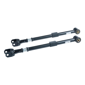 Adjustable control arm set for the rear axle